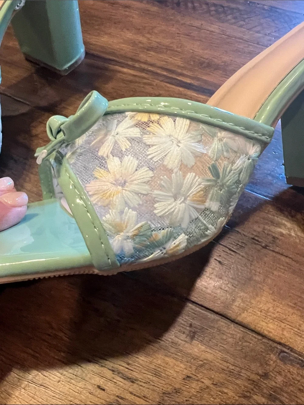 SHEIN Light Green Patent Square-Toe Bow Heels Size 8.5 worn once
